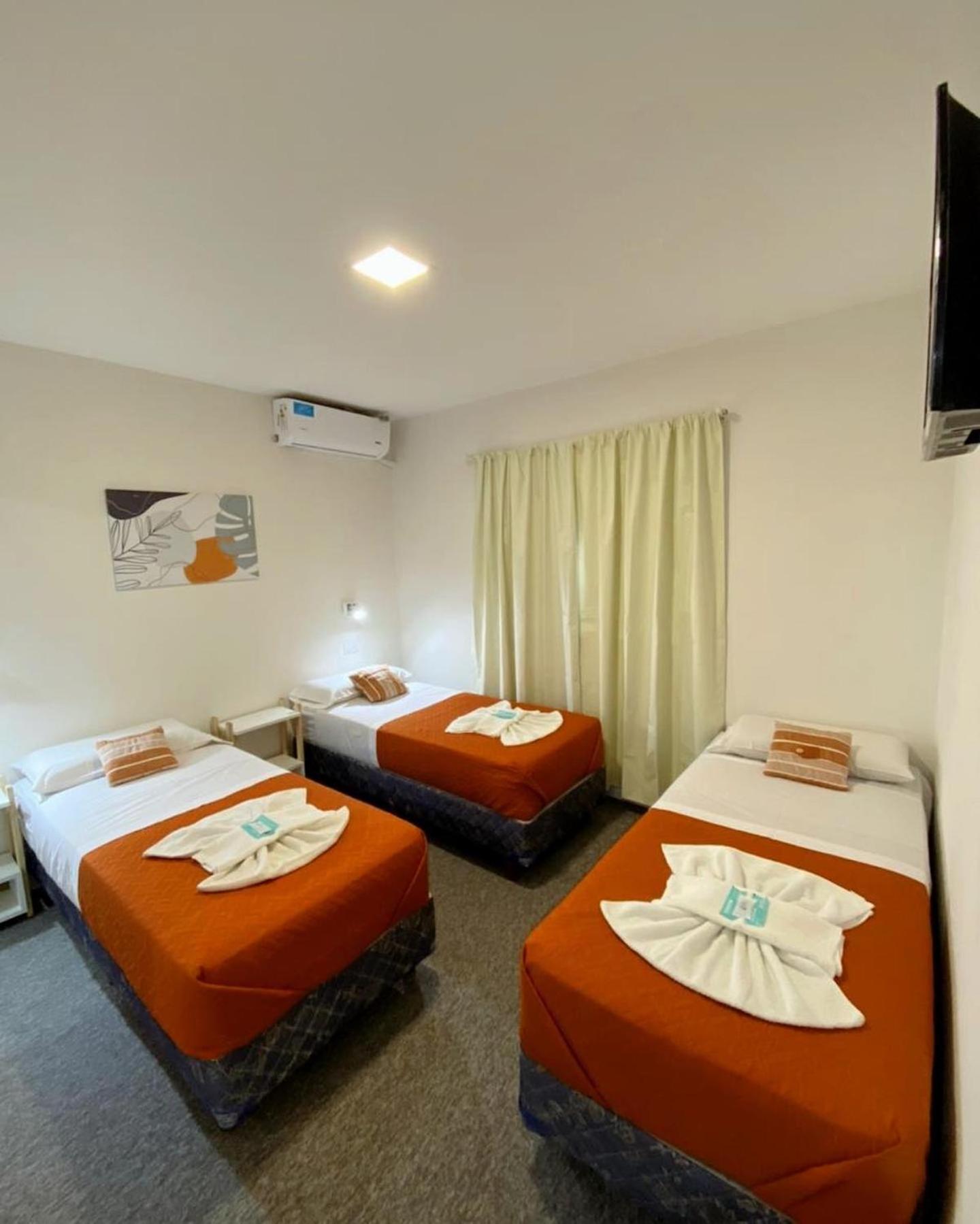 Hotel Aguila Blanca Villa Gesell Exterior foto